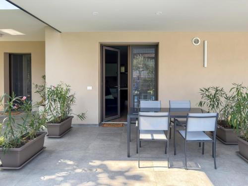 a patio with a table and chairs and plants at Alfredo Residence in Albiano dʼIvrea