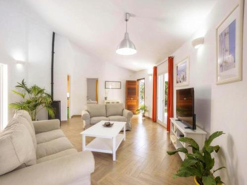 Galeriebild der Unterkunft Charming Casa Encinar in Tranquil Residential Area in Sa Pobla