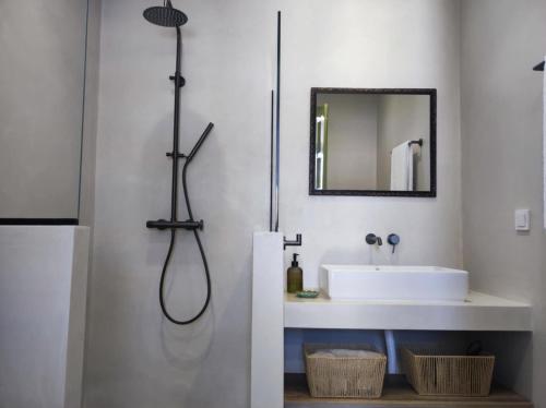 Un baño de Myrtia Appartments