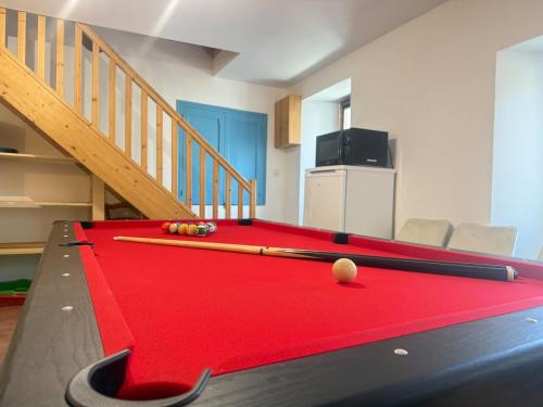 a pool table with two cuesticks on top of it at L' Altitude Billard Proche Stations Cols in Saint-Michel-de-Maurienne