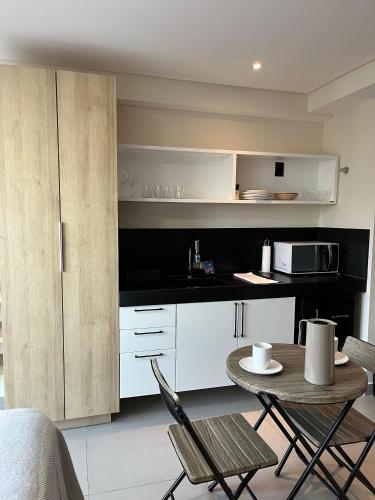 Una cocina o cocineta en Flat a 50 metros da praia + piscina e área gourmet