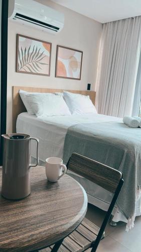 Una cama o camas en una habitación de Flat a 50 metros da praia + piscina e área gourmet