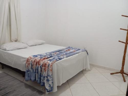 Katil atau katil-katil dalam bilik di Casa pousada verde Guarapari