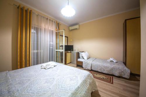 Una cama o camas en una habitación de Grand Hotel
