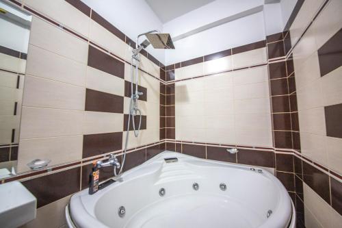 Un baño de Grand Hotel