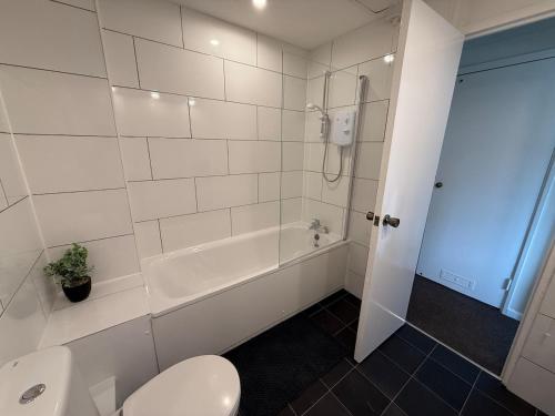 Koupelna v ubytování Group & Family Stay central MK