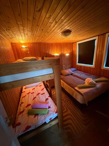 Postel nebo postele na pokoji v ubytování Galdur Cottage- heart of Golden Circle with hot tub