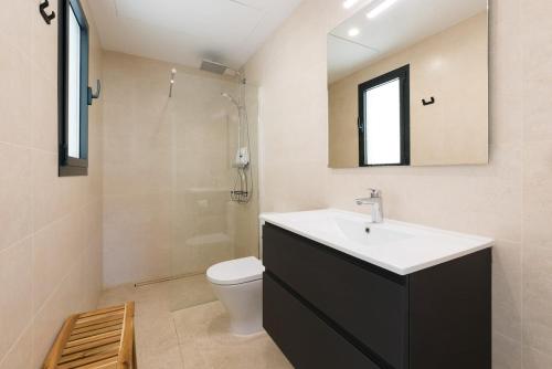 Ένα μπάνιο στο Stunning House with Private Jacuzzi and Sea views