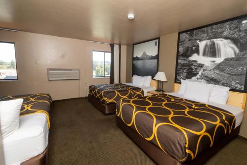 Ένα ή περισσότερα κρεβάτια σε δωμάτιο στο FairBridge Inn & Suites Moscow - Pullman