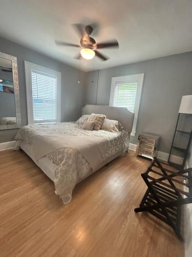 a bedroom with a bed and a ceiling fan at Seashell & Sunshine Lodge in St Petersburg