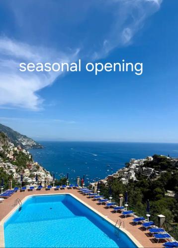 a view of a swimming pool and the ocean at Cielo e Mare in Positano
