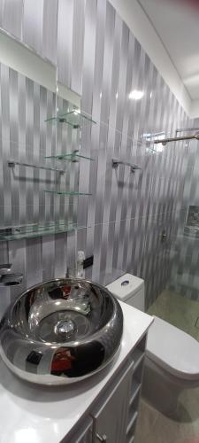 a bathroom with a sink and a toilet at Hotel y Cabañas Parinzzi in Guatapé