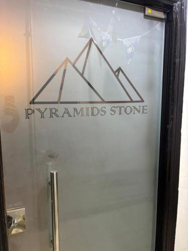 Certifikát, hodnocení, plakát nebo jiný dokument vystavený v ubytování pyramids stone view