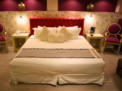 Ένα ή περισσότερα κρεβάτια σε δωμάτιο στο Hotel Santosi