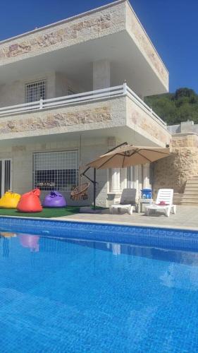 Πισίνα στο ή κοντά στο Al-Castle Villa