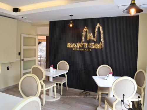 Χώρος καθιστικού στο Hotel Santosi