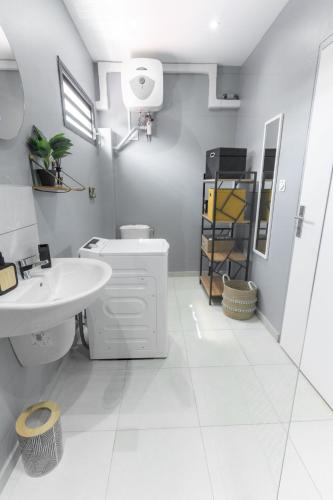 Salle de bains dans l'établissement Le Nid de Thalys - Charming Apartment