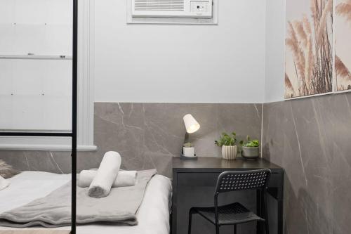 a bedroom with a bed and a desk with a chair at Modern Double Room with Air Conditioning - Central CBD Location near UTS USYD Darling Harbour ICC Sydney Chinatown and Highly Rated Restaurants - Shared Bathroom in Sydney