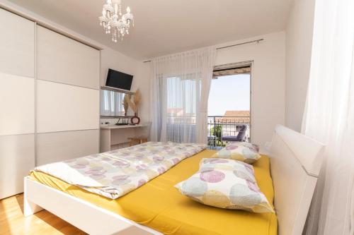 Apartments with swimming pool Kastel Stafilic, Kastela - 23473