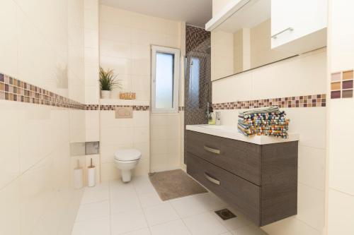 Apartments with swimming pool Kastel Stafilic, Kastela - 23473