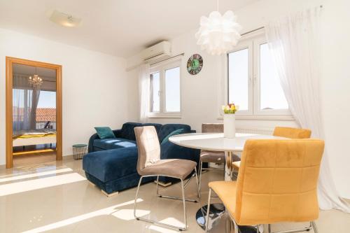 Apartments with swimming pool Kastel Stafilic, Kastela - 23473