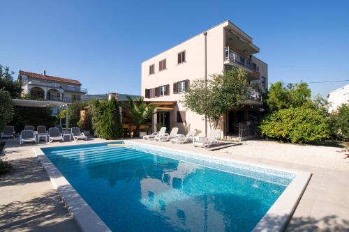 Apartments with swimming pool Kastel Stafilic, Kastela - 24312