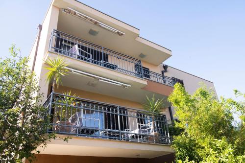 Apartments with swimming pool Kastel Stafilic, Kastela - 24312