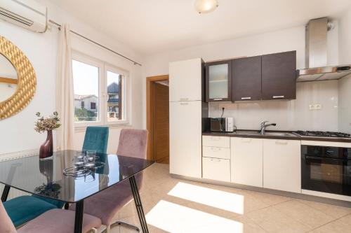 Apartments with swimming pool Kastel Stafilic, Kastela - 24312