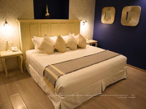 Ένα ή περισσότερα κρεβάτια σε δωμάτιο στο Hotel Santosi