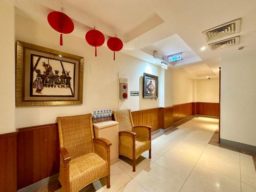 a waiting room with two chairs and a picture on the wall at Taihu Hotel Sun Moon Lake in Yuchi