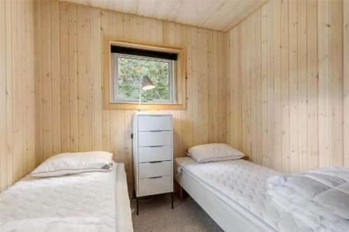 a bedroom with two twin beds and a window at 11130-Nykobing-Sj-Vindingsvej-24 in Nykøbing Sjælland