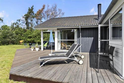 a deck with two lounge chairs on a house at 11174-Nykobing-Sj-Pilehaekken-6 in Nykøbing Sjælland