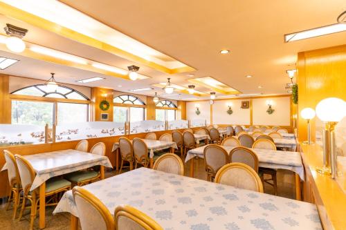ダイヤモンド志賀にあるレストランまたは飲食店