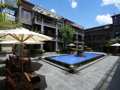 Bazén v ubytování Sangzhu Staycation Kangzhu Luxury Residence ( Dukezong Ancient City, Shangri-La) nebo v jeho okolí