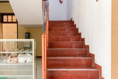a set of stairs in a house at RedDoorz Syariah at Flamboyan Indah Kuningan in Sangkanurip