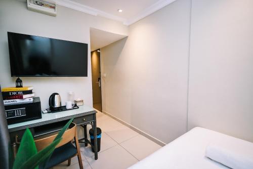 TV a/nebo společenská místnost v ubytování Kingston Hotel 6 - Changkat, Bukit Bintang