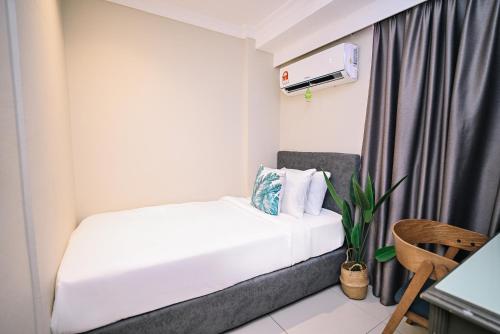 Postel nebo postele na pokoji v ubytování Kingston Hotel 6 - Changkat, Bukit Bintang