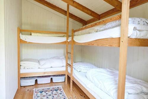 Katil atau katil-katil dalam bilik di 13405-1-Hojby-Avaenget-1