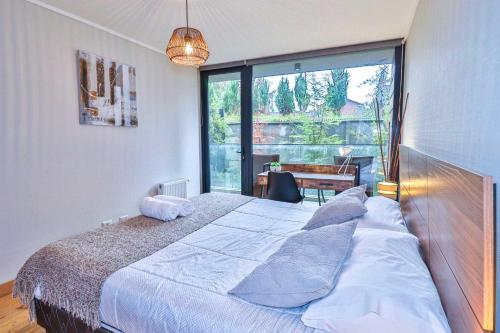 Voodi või voodid majutusasutuse HOM I Parking y Piscina temperada para 4 Pax toas