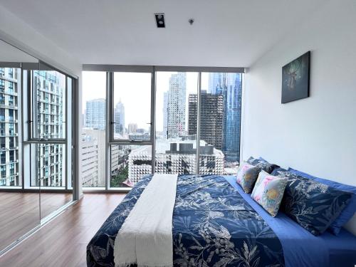 Katil atau katil-katil dalam bilik di Melbourne CBD Central large 3BR2BTH with Gym Pool Heater