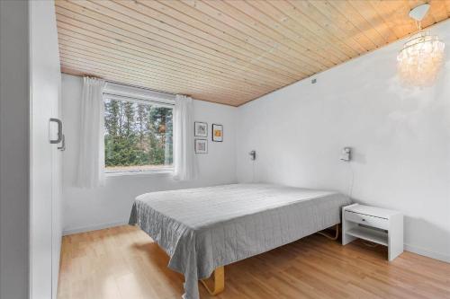 Postel nebo postele na pokoji v ubytování 84172-Ebeltoft-Birkevej-24