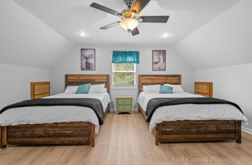 Katil atau katil-katil dalam bilik di Serenity pointe lake house