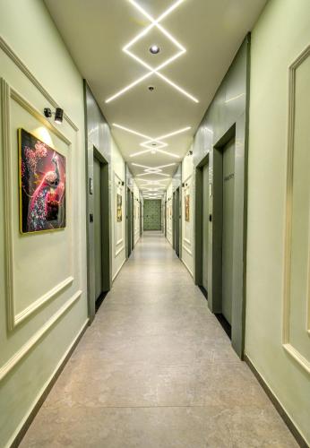 Φωτογραφία από το άλμπουμ του Hotel Royal Ican Sindhubhavan Road στο Αχμενταμπάντ