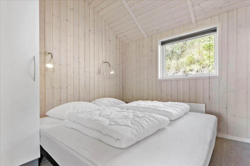 Postel nebo postele na pokoji v ubytování 8227-Knebel-Nykjaersvej-23