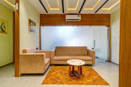 Χώρος καθιστικού στο Hotel Royal Ican Sindhubhavan Road