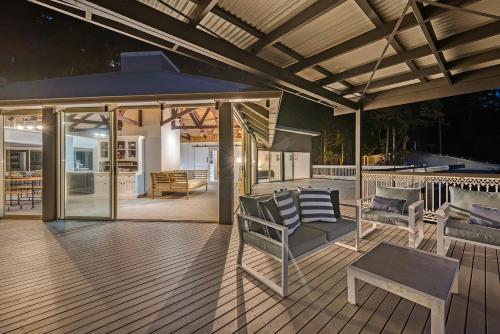 Μπαλκόνι ή βεράντα στο Luxurious stay in Mt Glorious rainforest, 30mins from Brisbane