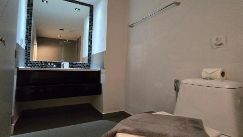 Ένα μπάνιο στο Bright & Breezy -1BR T1-211