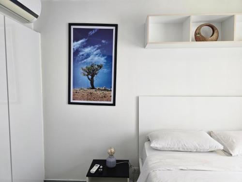 Ένα ή περισσότερα κρεβάτια σε δωμάτιο στο Bright & Breezy -1BR T1-211