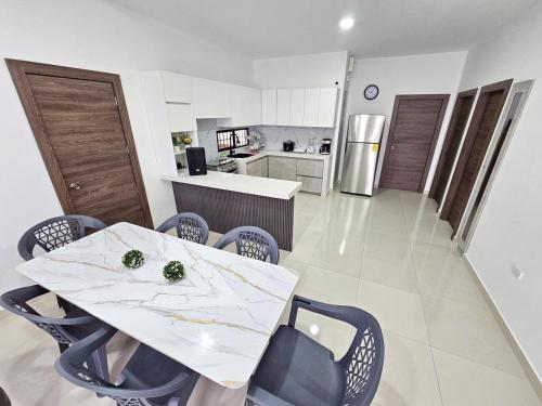 Gallery image of CASA "Bali" en SALINAS con piscina in Salinas