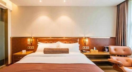 a hotel room with a bed and a desk at James Joyce Coffetel Shijiazhuang the Mixc Jinyuan Tower Airport Bus in Shijiazhuang